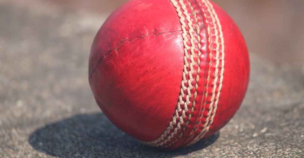 Kohli’s Ninth IPL Century Sends RCB to&nbsp;Summit